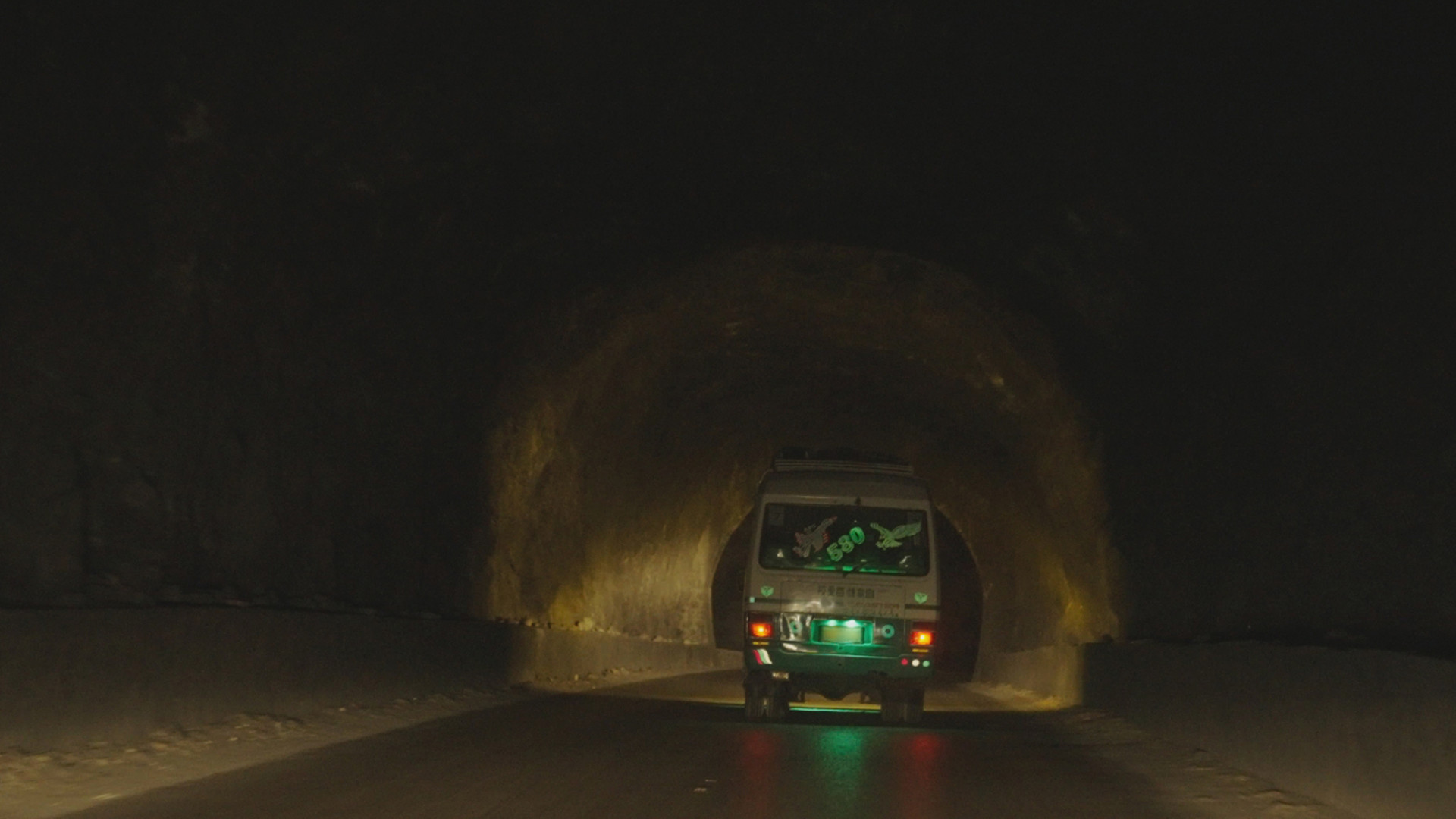 Bus im Tunnel