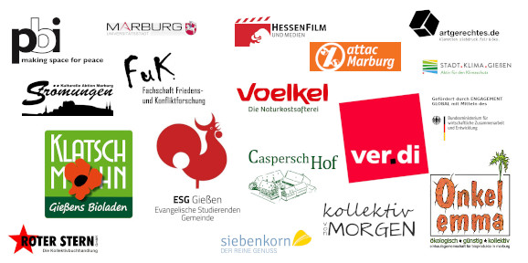 Programmhefte auf einem Stapel